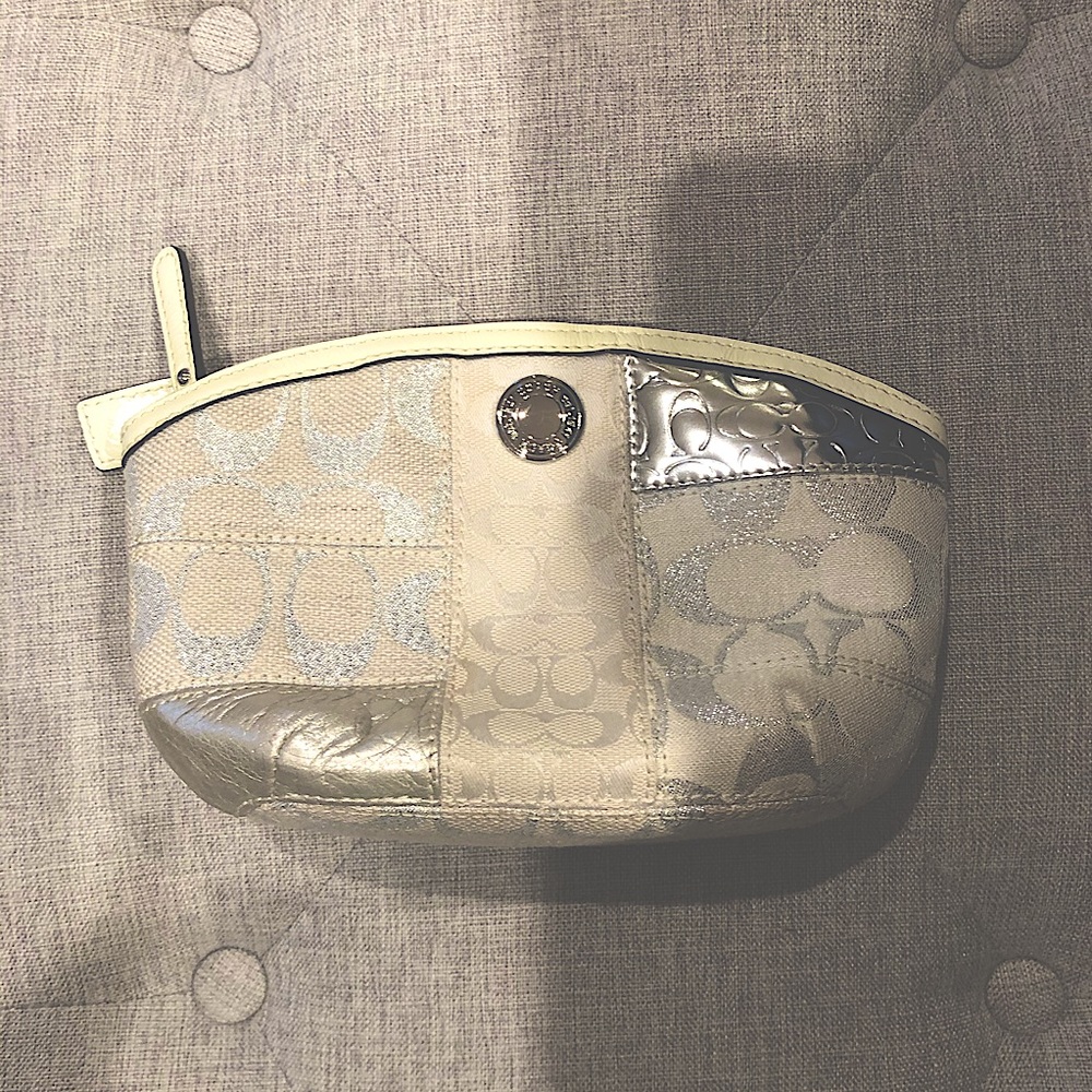 NEW Coach Signature Winter White Clutch